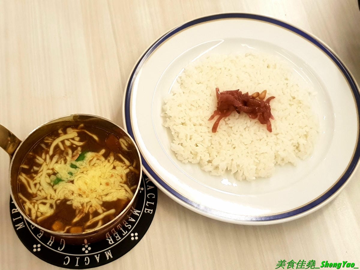[台中西屯]令和博多拉麵 – 中科商圈新開幕拉麵店,魔法咖哩新品牌,有拉麵、丼飯、定食,甚至也能吃到魔法咖哩的人氣口味咖哩,8/30前開幕優惠日本麻辣拉麵只要100元,每人還送一球明治冰淇淋。(