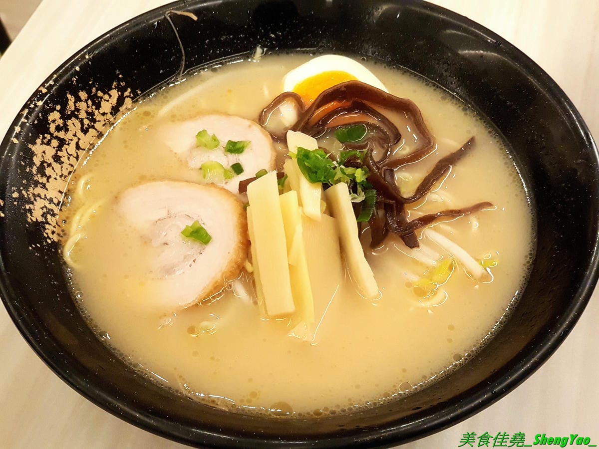 [台中西屯]令和博多拉麵 – 中科商圈新開幕拉麵店,魔法咖哩新品牌,有拉麵、丼飯、定食,甚至也能吃到魔法咖哩的人氣口味咖哩,8/30前開幕優惠日本麻辣拉麵只要100元,每人還送一球明治冰淇淋。(