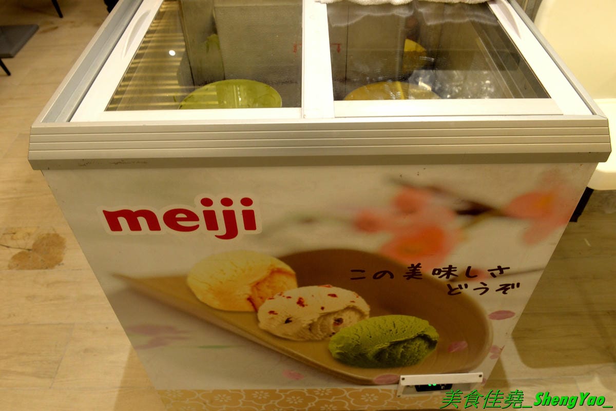 [台中西屯]令和博多拉麵 – 中科商圈新開幕拉麵店,魔法咖哩新品牌,有拉麵、丼飯、定食,甚至也能吃到魔法咖哩的人氣口味咖哩,8/30前開幕優惠日本麻辣拉麵只要100元,每人還送一球明治冰淇淋。(