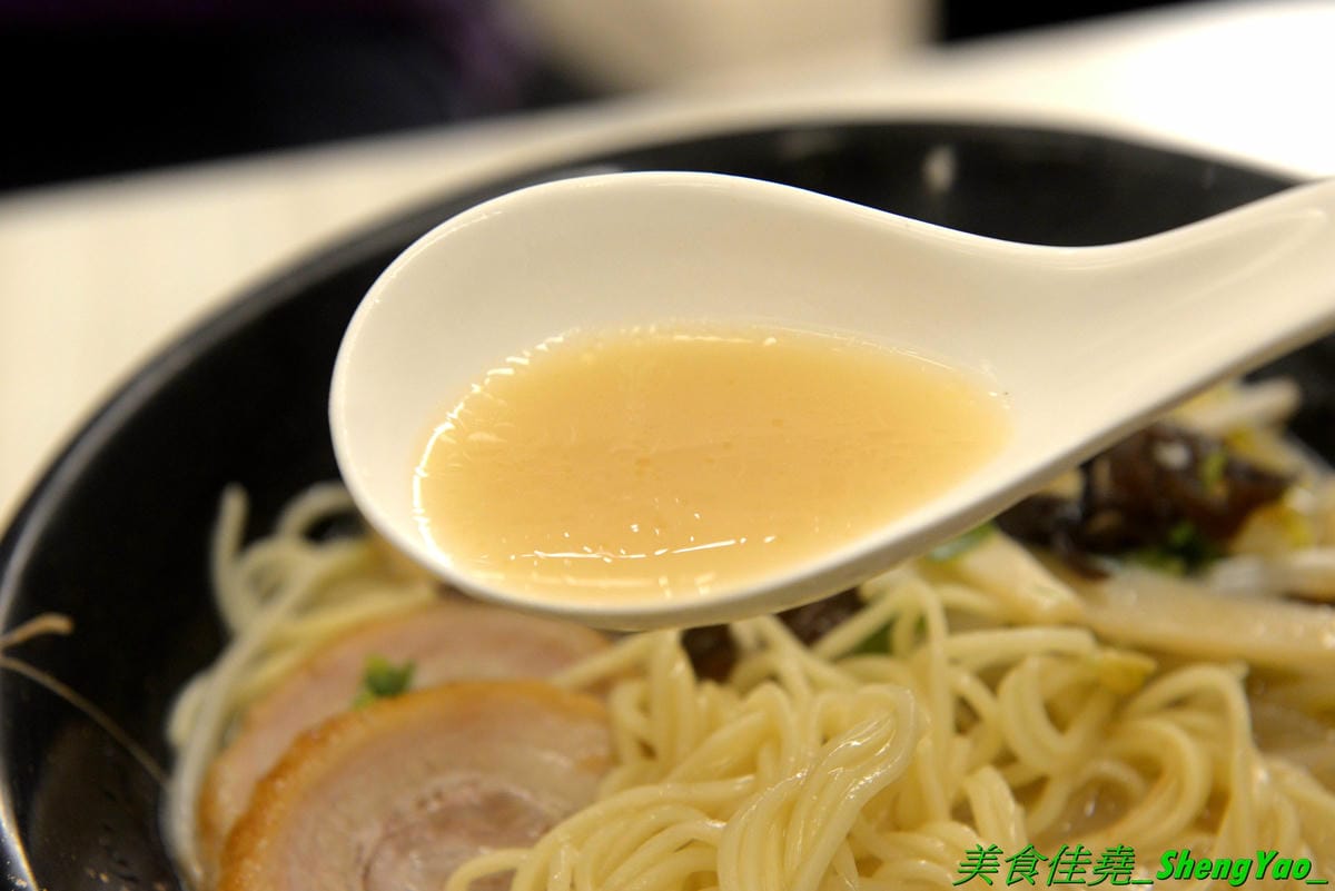 [台中西屯]令和博多拉麵 – 中科商圈新開幕拉麵店,魔法咖哩新品牌,有拉麵、丼飯、定食,甚至也能吃到魔法咖哩的人氣口味咖哩,8/30前開幕優惠日本麻辣拉麵只要100元,每人還送一球明治冰淇淋。(