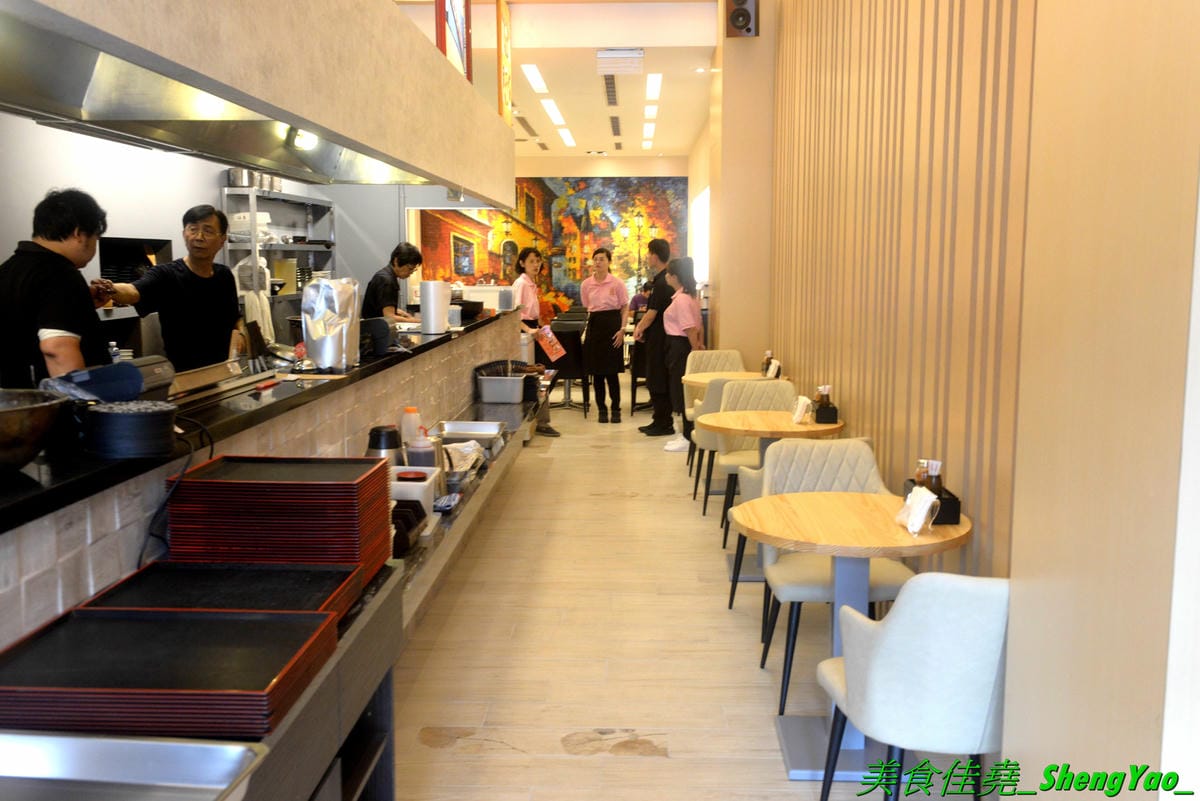 [台中西屯]令和博多拉麵 – 中科商圈新開幕拉麵店,魔法咖哩新品牌,有拉麵、丼飯、定食,甚至也能吃到魔法咖哩的人氣口味咖哩,8/30前開幕優惠日本麻辣拉麵只要100元,每人還送一球明治冰淇淋。(