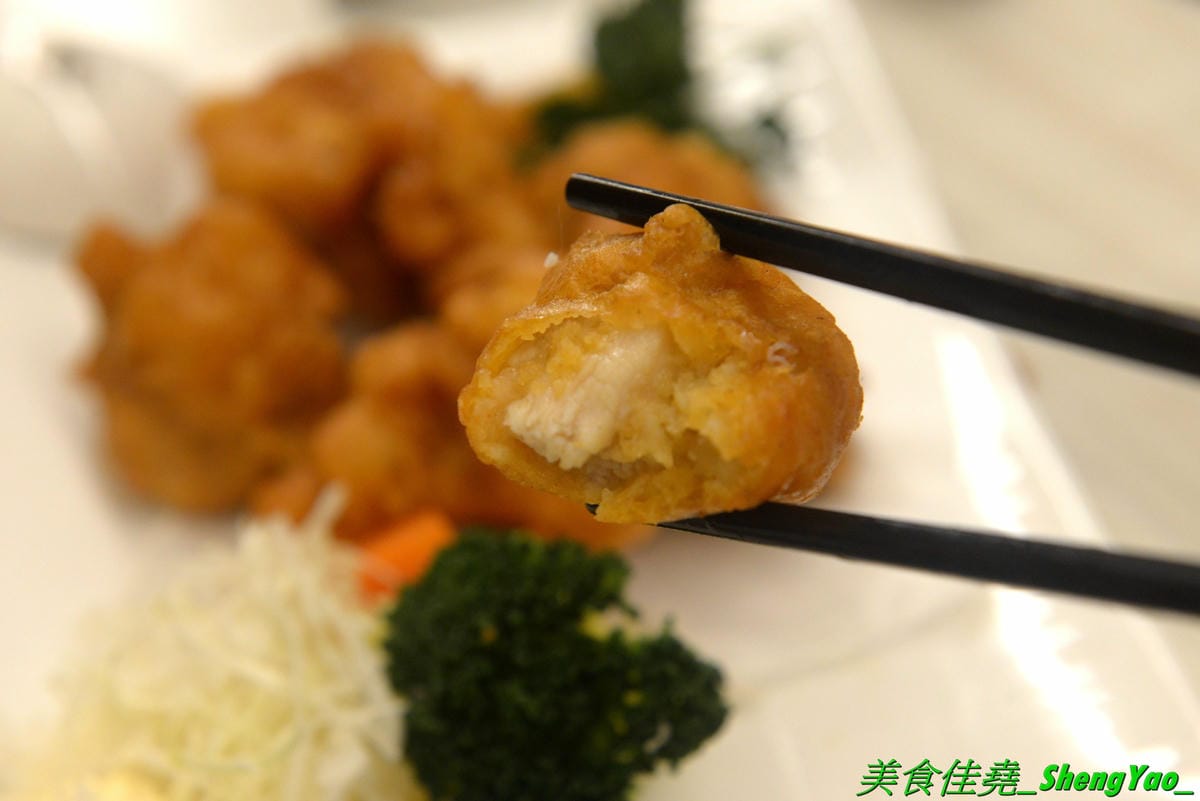 [台中西屯]令和博多拉麵 – 中科商圈新開幕拉麵店,魔法咖哩新品牌,有拉麵、丼飯、定食,甚至也能吃到魔法咖哩的人氣口味咖哩,8/30前開幕優惠日本麻辣拉麵只要100元,每人還送一球明治冰淇淋。(