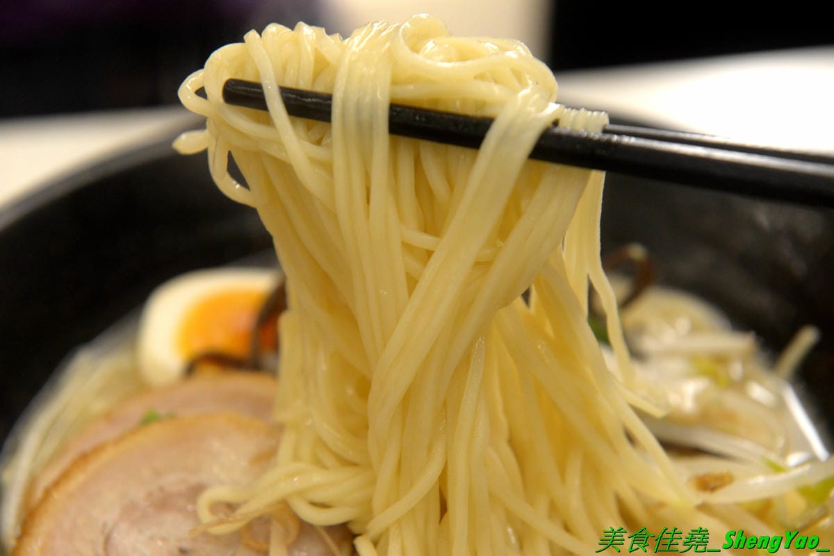 [台中西屯]令和博多拉麵 – 中科商圈新開幕拉麵店,魔法咖哩新品牌,有拉麵、丼飯、定食,甚至也能吃到魔法咖哩的人氣口味咖哩,8/30前開幕優惠日本麻辣拉麵只要100元,每人還送一球明治冰淇淋。(