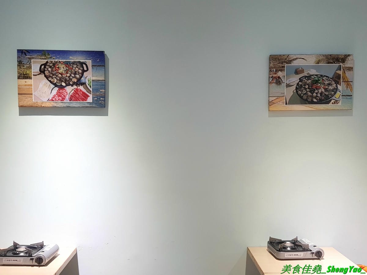 [台中西區]猛蛤蛤 – 台中新開幕的超狂卜卜鍋專賣店,超大鍋子上面擺放4斤約60顆的大蛤蠣,整鍋滿滿蛤蠣霸氣十足,加熱後一顆顆蛤蠣同時張開嘴的畫面莫名的療癒 !! 除了蛤蠣,肉品和海鮮也都推