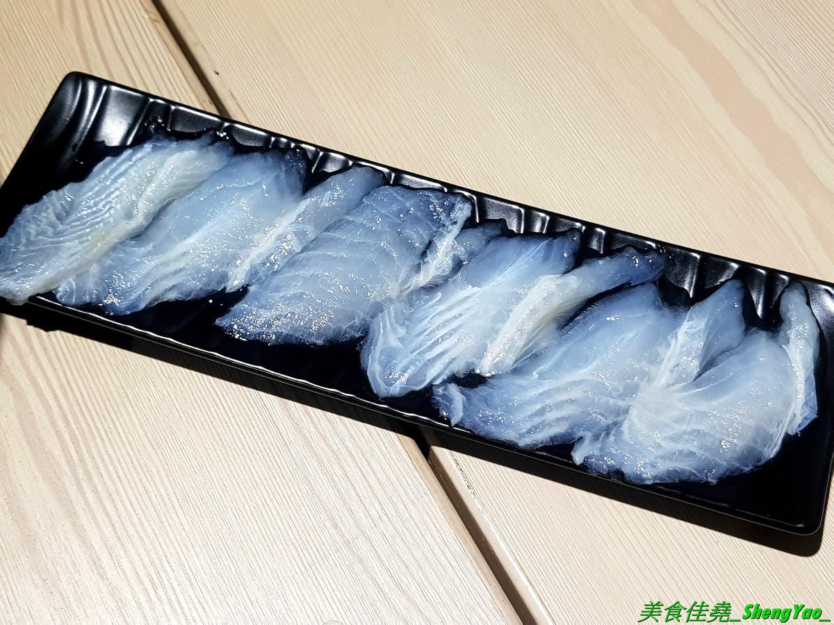 [台中西區]猛蛤蛤 – 台中新開幕的超狂卜卜鍋專賣店,超大鍋子上面擺放4斤約60顆的大蛤蠣,整鍋滿滿蛤蠣霸氣十足,加熱後一顆顆蛤蠣同時張開嘴的畫面莫名的療癒 !! 除了蛤蠣,肉品和海鮮也都推