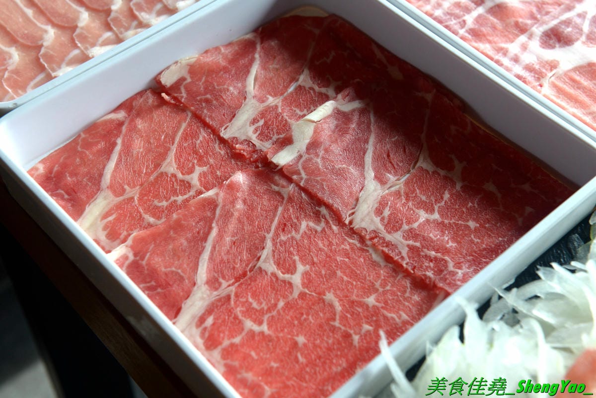 [台中東區]しゃぶしゃぶ温野菜 台中站前秀泰店 – 日本NO.1的涮涮鍋品牌,吃到飽400元起,不只有多種肉類,還有超豐富的季節鮮蔬,8種湯頭也各具特色,與日本店同步新推出三色日式養顏山藥泥,並附