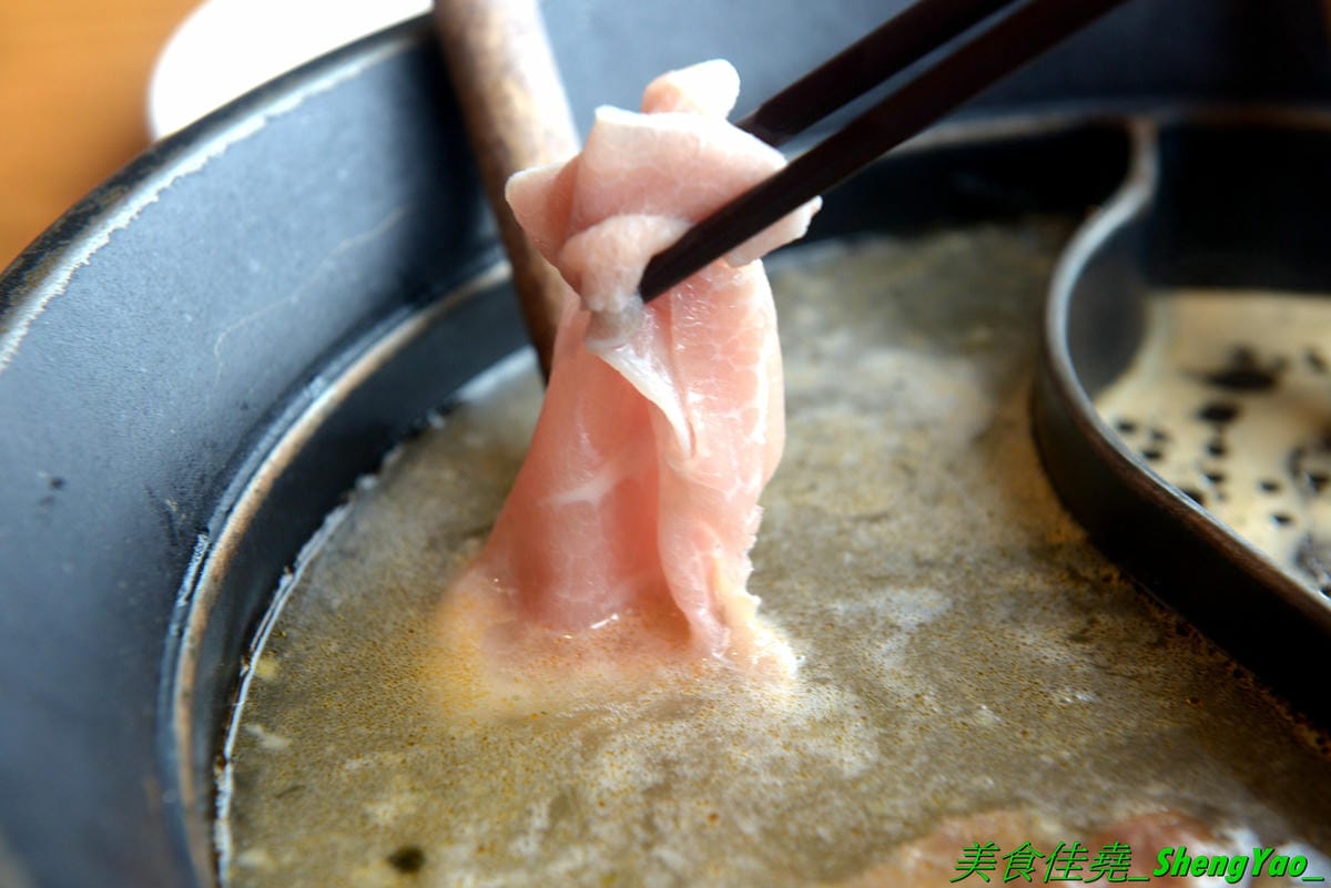 [台中東區]しゃぶしゃぶ温野菜 台中站前秀泰店 – 日本NO.1的涮涮鍋品牌,吃到飽400元起,不只有多種肉類,還有超豐富的季節鮮蔬,8種湯頭也各具特色,與日本店同步新推出三色日式養顏山藥泥,並附