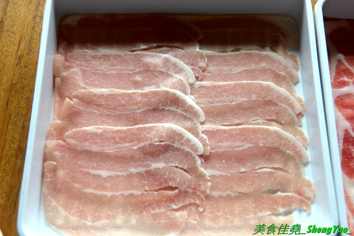 [台中東區]しゃぶしゃぶ温野菜 台中站前秀泰店 – 日本NO.1的涮涮鍋品牌,吃到飽400元起,不只有多種肉類,還有超豐富的季節鮮蔬,8種湯頭也各具特色,與日本店同步新推出三色日式養顏山藥泥,並附