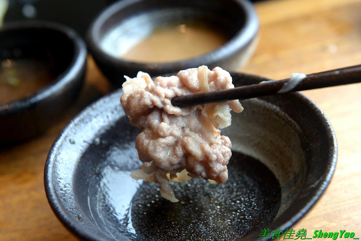 [台中東區]しゃぶしゃぶ温野菜 台中站前秀泰店 – 日本NO.1的涮涮鍋品牌,吃到飽400元起,不只有多種肉類,還有超豐富的季節鮮蔬,8種湯頭也各具特色,與日本店同步新推出三色日式養顏山藥泥,並附