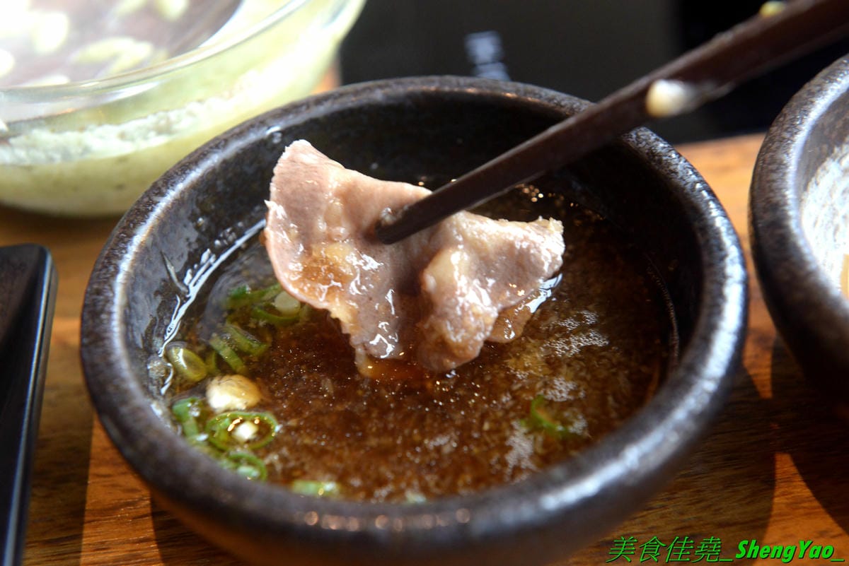[台中東區]しゃぶしゃぶ温野菜 台中站前秀泰店 – 日本NO.1的涮涮鍋品牌,吃到飽400元起,不只有多種肉類,還有超豐富的季節鮮蔬,8種湯頭也各具特色,與日本店同步新推出三色日式養顏山藥泥,並附
