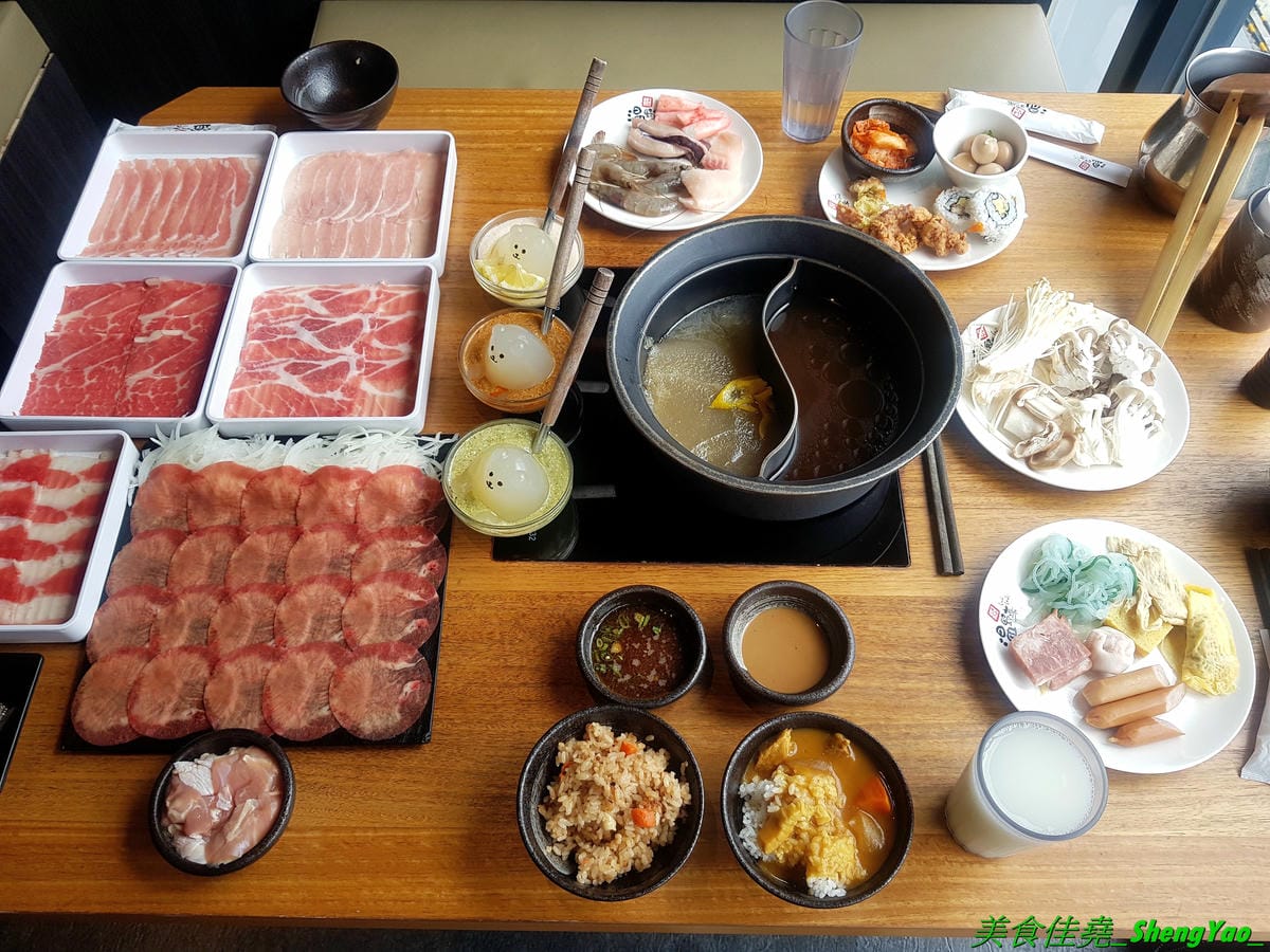 [台中東區]しゃぶしゃぶ温野菜 台中站前秀泰店 – 日本NO.1的涮涮鍋品牌,吃到飽400元起,不只有多種肉類,還有超豐富的季節鮮蔬,8種湯頭也各具特色,與日本店同步新推出三色日式養顏山藥泥,並附