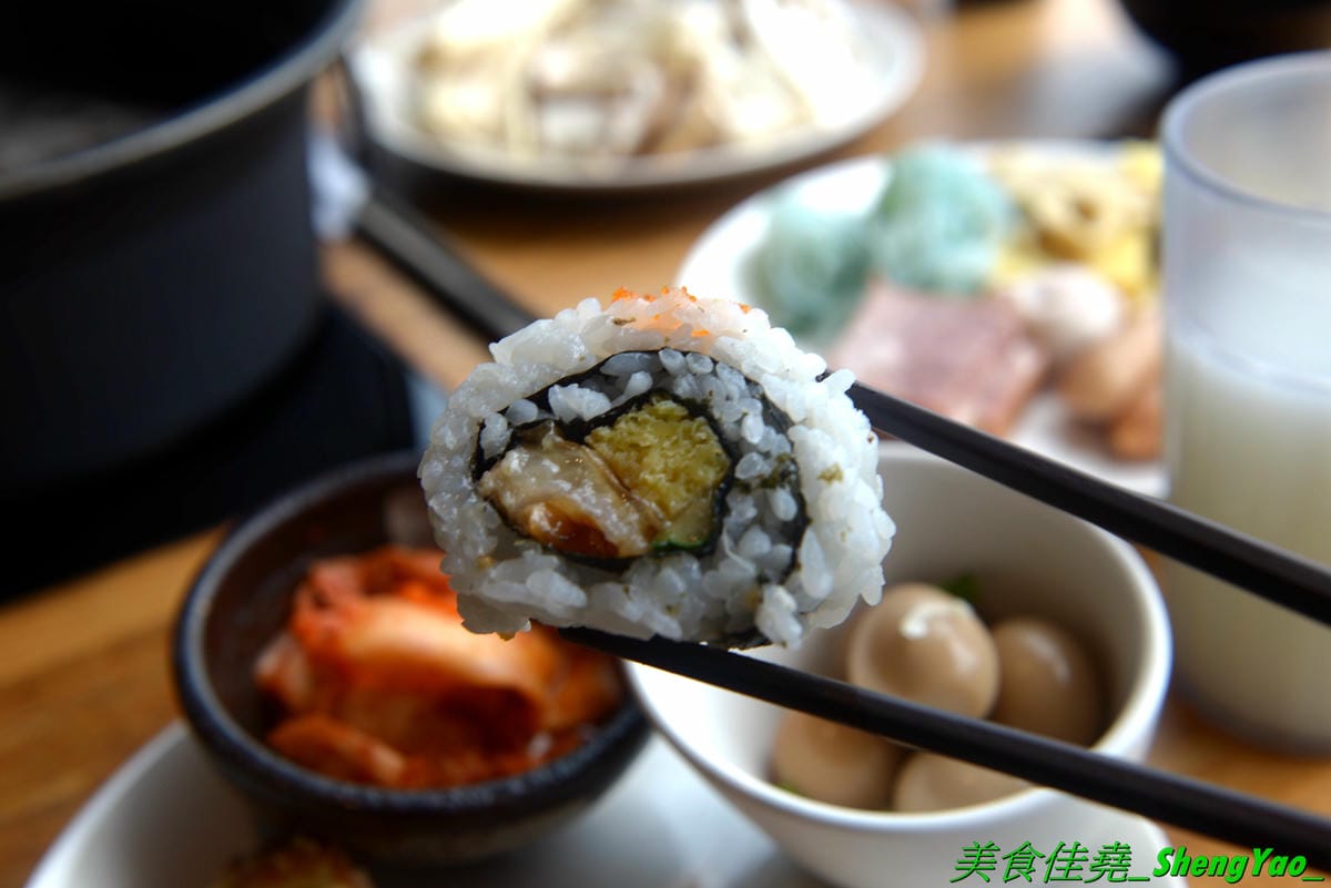 [台中東區]しゃぶしゃぶ温野菜 台中站前秀泰店 – 日本NO.1的涮涮鍋品牌,吃到飽400元起,不只有多種肉類,還有超豐富的季節鮮蔬,8種湯頭也各具特色,與日本店同步新推出三色日式養顏山藥泥,並附