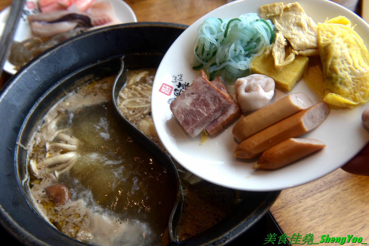 [台中東區]しゃぶしゃぶ温野菜 台中站前秀泰店 – 日本NO.1的涮涮鍋品牌,吃到飽400元起,不只有多種肉類,還有超豐富的季節鮮蔬,8種湯頭也各具特色,與日本店同步新推出三色日式養顏山藥泥,並附
