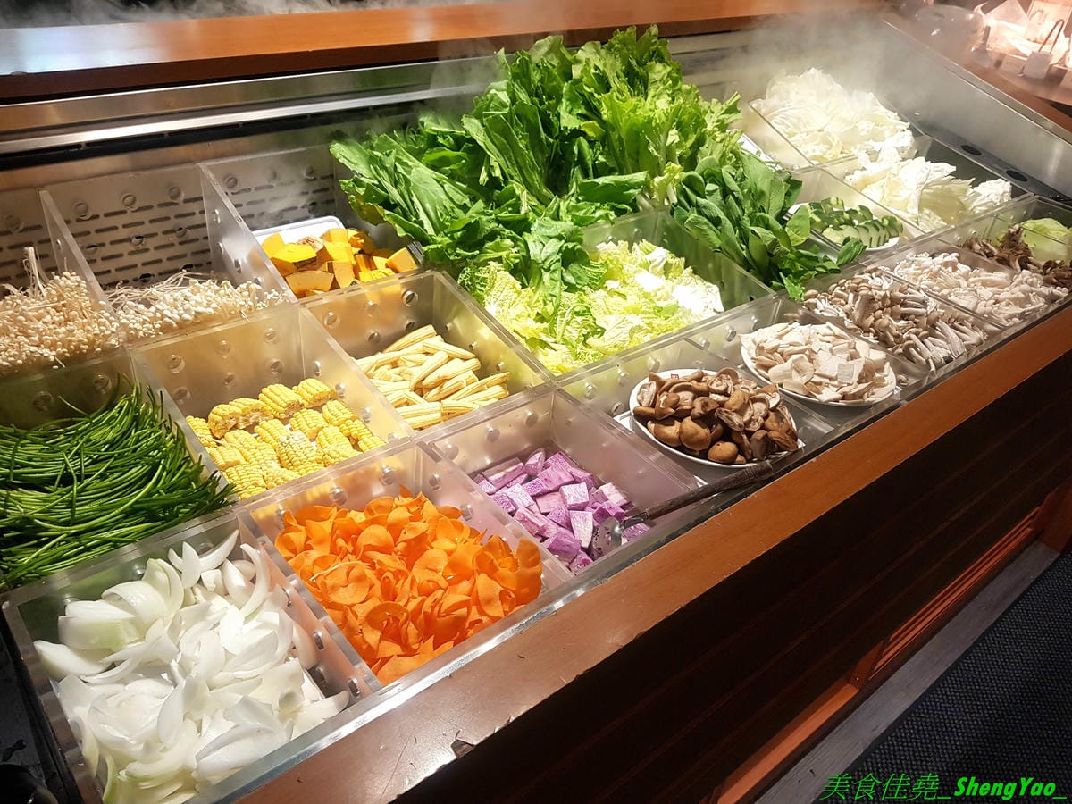 [台中東區]しゃぶしゃぶ温野菜 台中站前秀泰店 – 日本NO.1的涮涮鍋品牌,吃到飽400元起,不只有多種肉類,還有超豐富的季節鮮蔬,8種湯頭也各具特色,與日本店同步新推出三色日式養顏山藥泥,並附