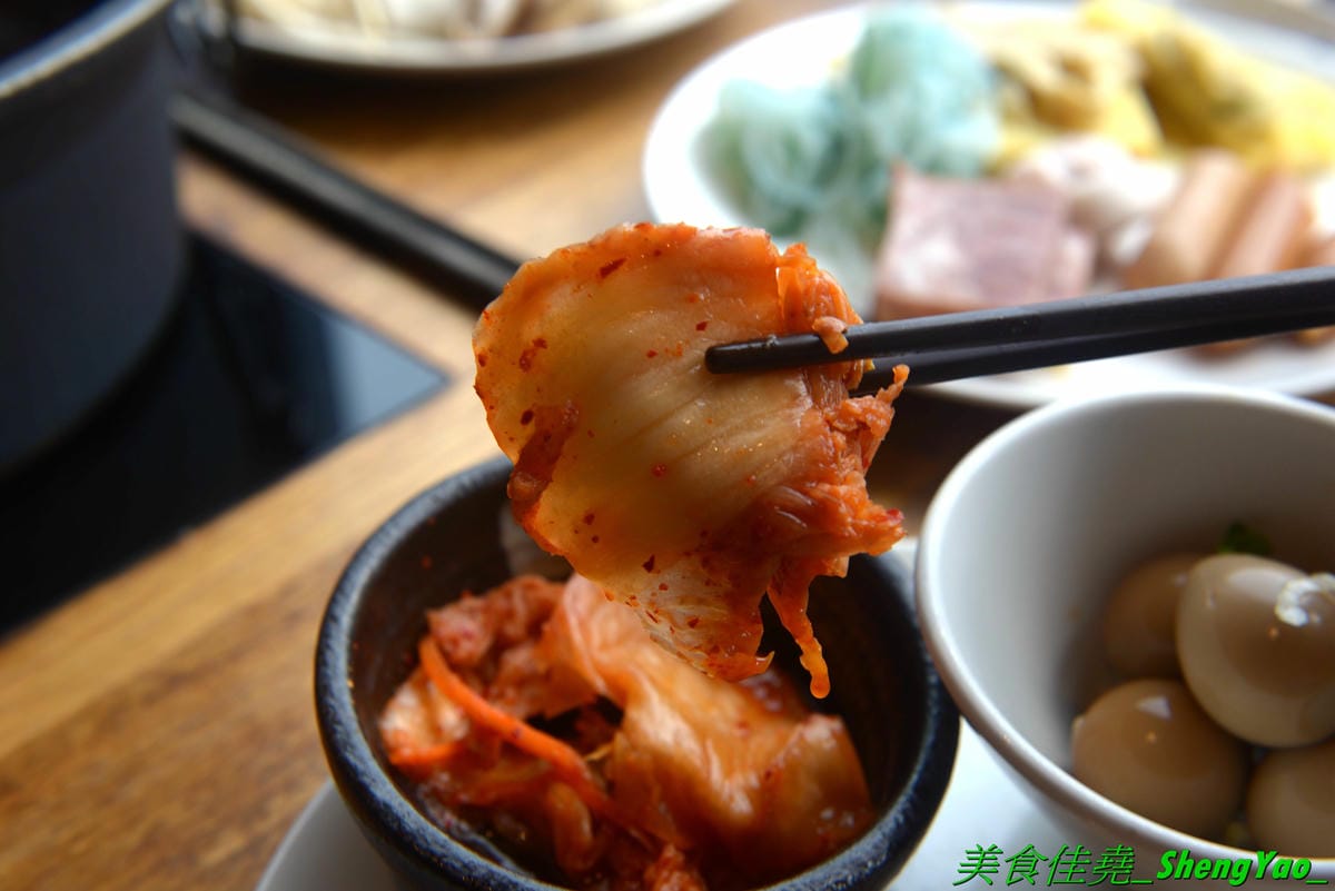 [台中東區]しゃぶしゃぶ温野菜 台中站前秀泰店 – 日本NO.1的涮涮鍋品牌,吃到飽400元起,不只有多種肉類,還有超豐富的季節鮮蔬,8種湯頭也各具特色,與日本店同步新推出三色日式養顏山藥泥,並附