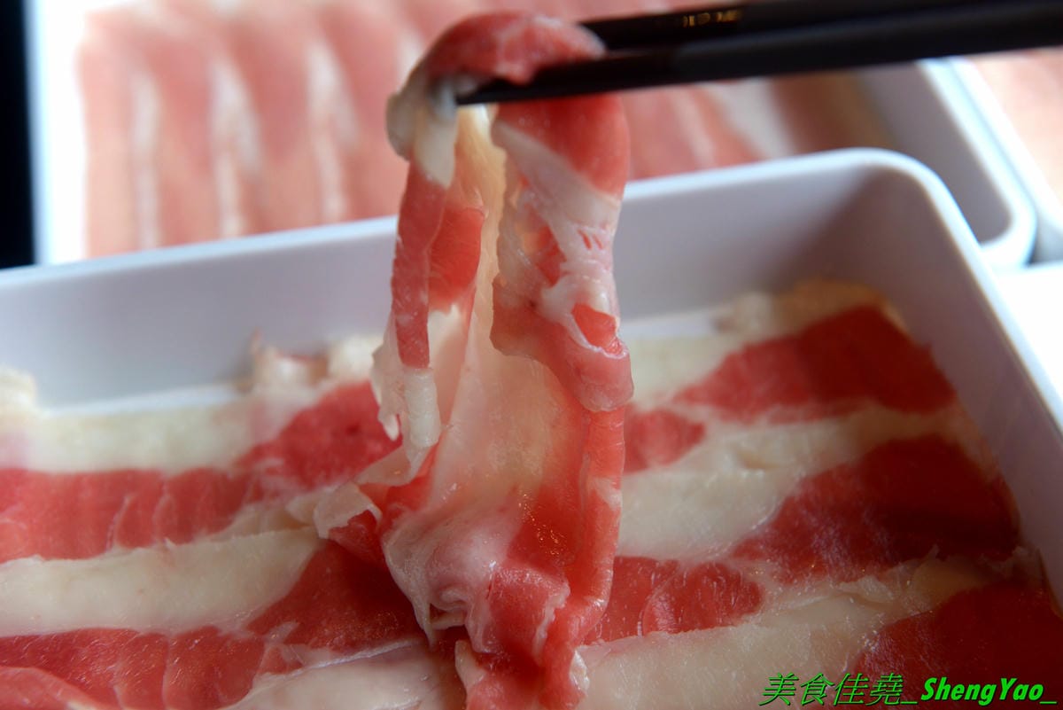 [台中東區]しゃぶしゃぶ温野菜 台中站前秀泰店 – 日本NO.1的涮涮鍋品牌,吃到飽400元起,不只有多種肉類,還有超豐富的季節鮮蔬,8種湯頭也各具特色,與日本店同步新推出三色日式養顏山藥泥,並附