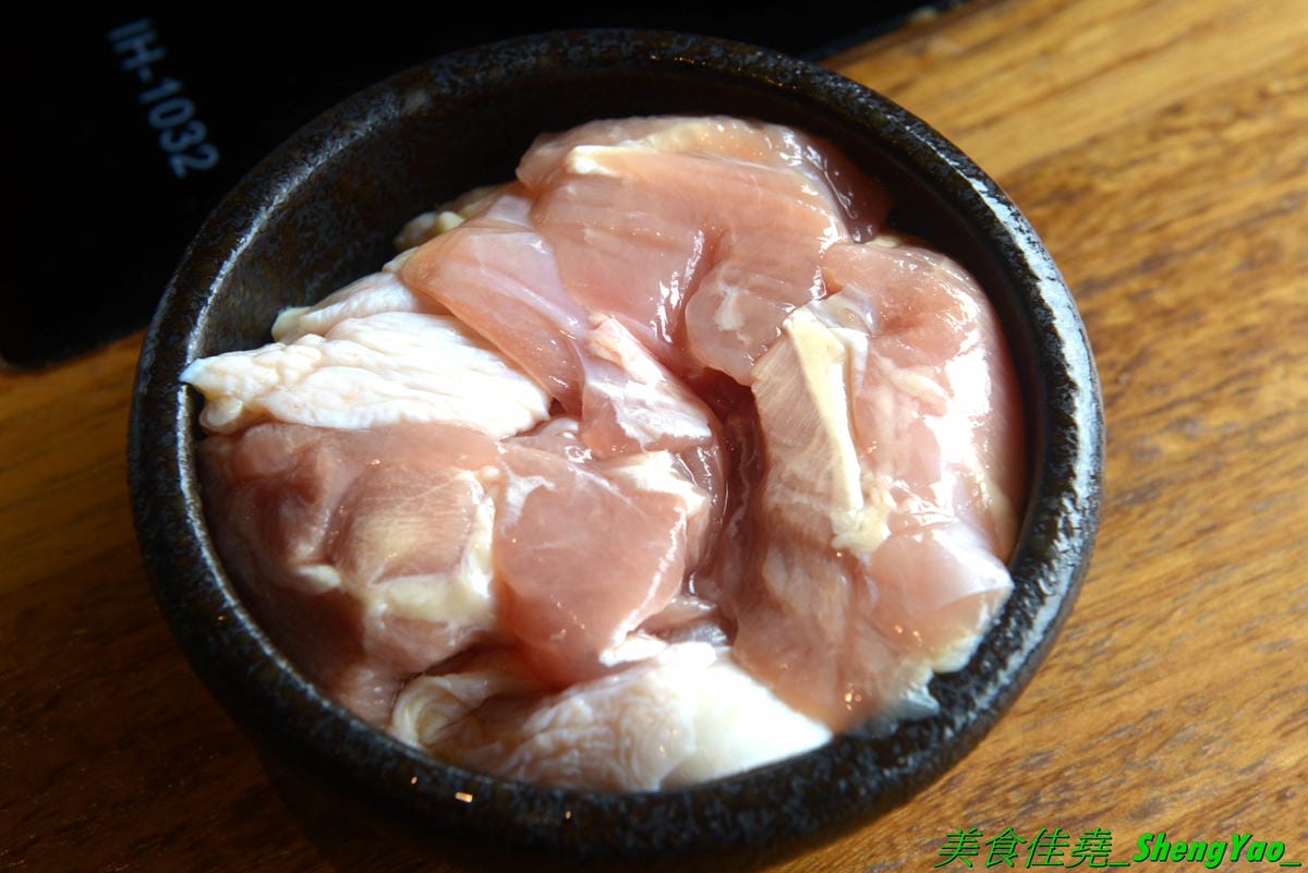 [台中東區]しゃぶしゃぶ温野菜 台中站前秀泰店 – 日本NO.1的涮涮鍋品牌,吃到飽400元起,不只有多種肉類,還有超豐富的季節鮮蔬,8種湯頭也各具特色,與日本店同步新推出三色日式養顏山藥泥,並附