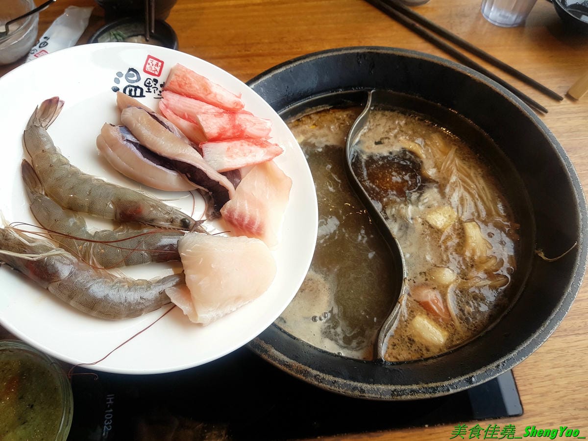 [台中東區]しゃぶしゃぶ温野菜 台中站前秀泰店 – 日本NO.1的涮涮鍋品牌,吃到飽400元起,不只有多種肉類,還有超豐富的季節鮮蔬,8種湯頭也各具特色,與日本店同步新推出三色日式養顏山藥泥,並附