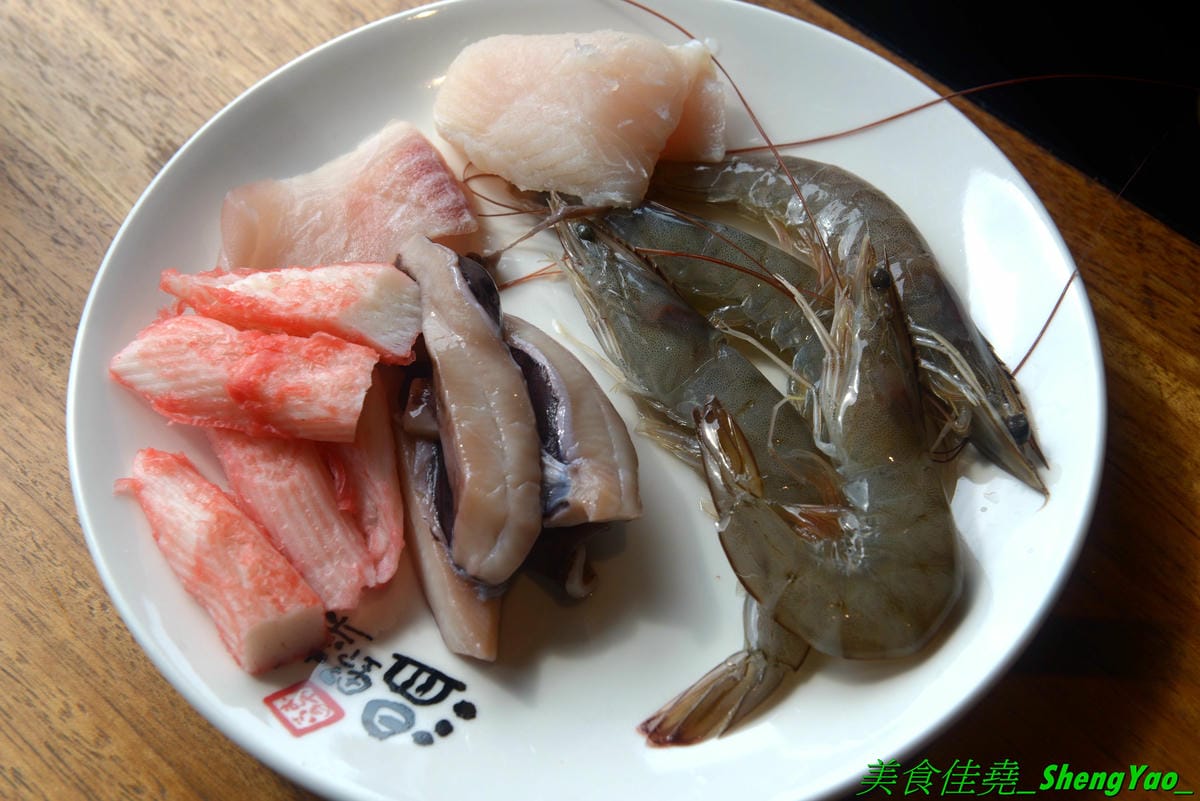 [台中東區]しゃぶしゃぶ温野菜 台中站前秀泰店 – 日本NO.1的涮涮鍋品牌,吃到飽400元起,不只有多種肉類,還有超豐富的季節鮮蔬,8種湯頭也各具特色,與日本店同步新推出三色日式養顏山藥泥,並附