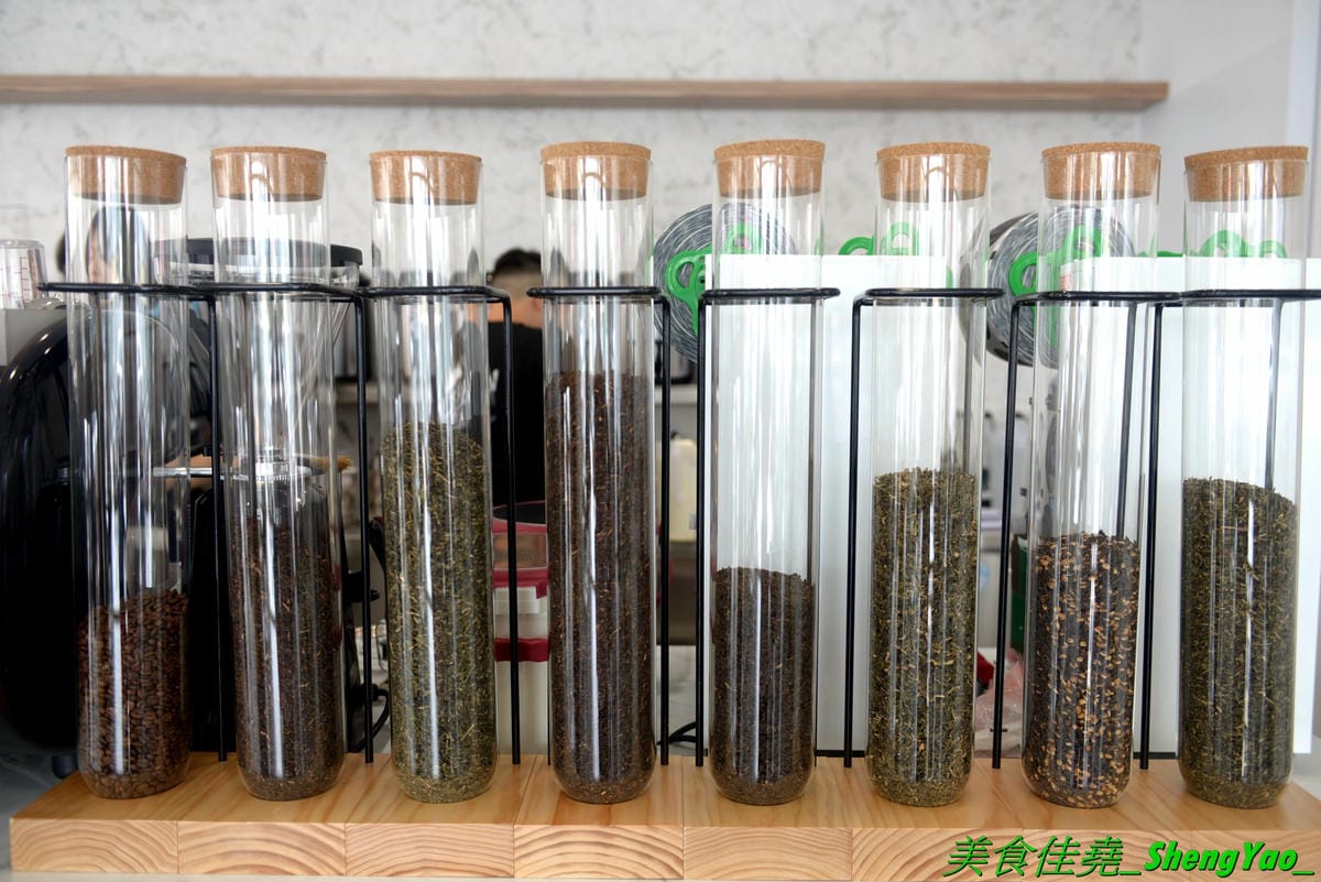 [台中大雅]Gapo tea角鋪 大雅店 – 台中超強手搖飲料店”角鋪”在大雅也有分店了,融合手搖飲料店、咖啡廳和親子餐廳等不同元素,店內親子遊戲區竟然還有城堡和溜滑梯喔,大雅店特別獨家販售厚片