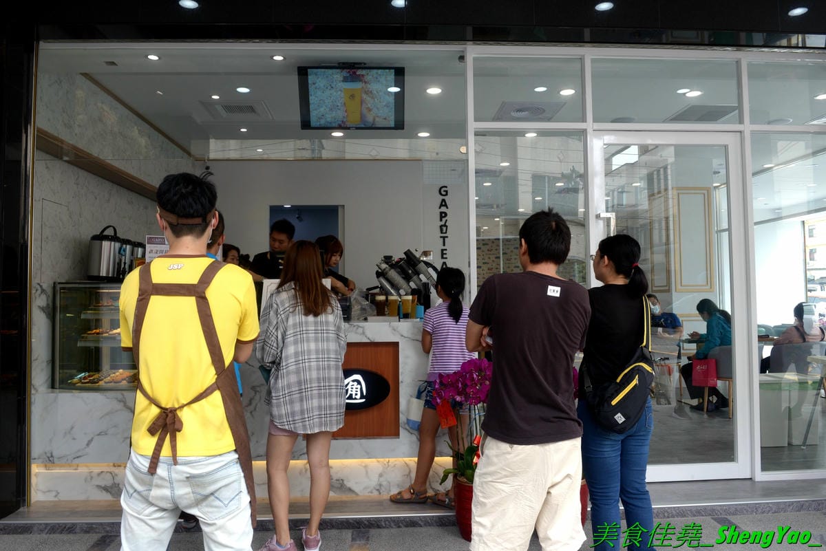 [台中大雅]Gapo tea角鋪 大雅店 – 台中超強手搖飲料店”角鋪”在大雅也有分店了,融合手搖飲料店、咖啡廳和親子餐廳等不同元素,店內親子遊戲區竟然還有城堡和溜滑梯喔,大雅店特別獨家販售厚片
