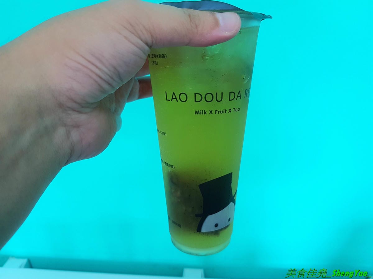 [台中梧棲]老豆達人梧棲店 – 來自高雄的創意飲品店,台中唯一分店,飲品口味新奇,還有可愛直瓶裝,漂亮又好喝,季節限定楊枝甘露,海線唯一有賣楊枝甘露的飲料店,阿爸ㄟ鳳梨湯、聲聲烏龍也推薦