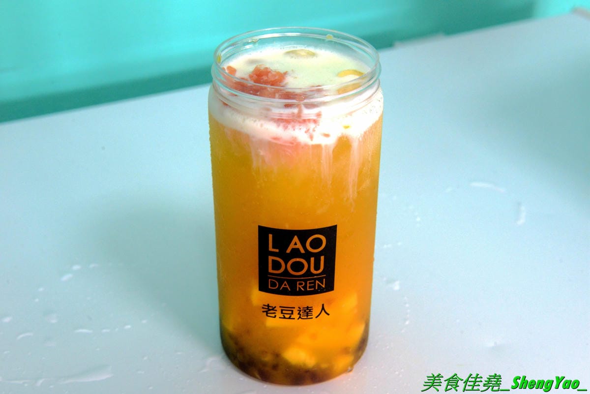 [台中梧棲]老豆達人梧棲店 – 來自高雄的創意飲品店,台中唯一分店,飲品口味新奇,還有可愛直瓶裝,漂亮又好喝,季節限定楊枝甘露,海線唯一有賣楊枝甘露的飲料店,阿爸ㄟ鳳梨湯、聲聲烏龍也推薦