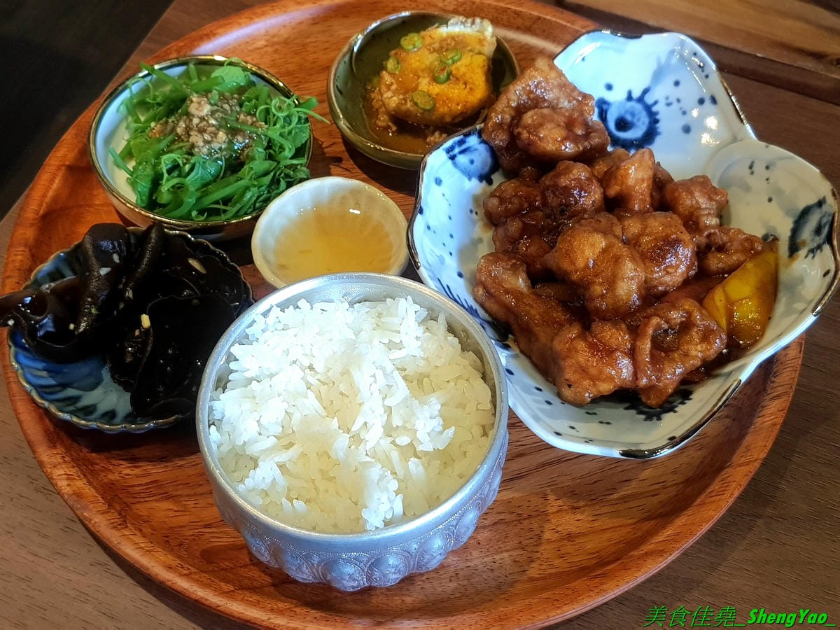 [台中西屯]大城享泰食 中科店 – 北屯人氣泰式料理餐廳在中科商圈也有分店了,餐點不只有單點、合菜,還有多種個人套餐,價位不貴,一個人來吃也很OK,口味不錯,廚師據說是從瓦城出來的。試營運