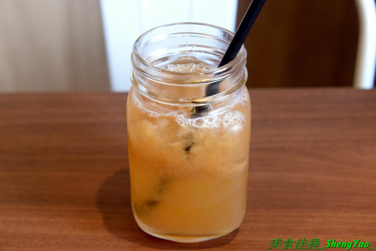 [台中西屯]大城享泰食 中科店 – 北屯人氣泰式料理餐廳在中科商圈也有分店了,餐點不只有單點、合菜,還有多種個人套餐,價位不貴,一個人來吃也很OK,口味不錯,廚師據說是從瓦城出來的。試營運