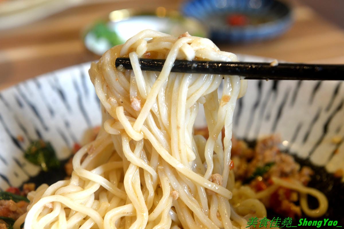 [台中西屯]大城享泰食 中科店 – 北屯人氣泰式料理餐廳在中科商圈也有分店了,餐點不只有單點、合菜,還有多種個人套餐,價位不貴,一個人來吃也很OK,口味不錯,廚師據說是從瓦城出來的。試營運