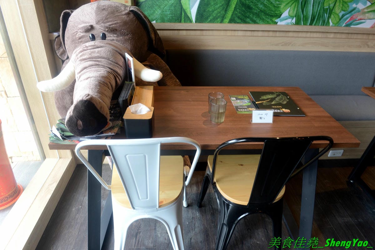 [台中西屯]大城享泰食 中科店 – 北屯人氣泰式料理餐廳在中科商圈也有分店了,餐點不只有單點、合菜,還有多種個人套餐,價位不貴,一個人來吃也很OK,口味不錯,廚師據說是從瓦城出來的。試營運