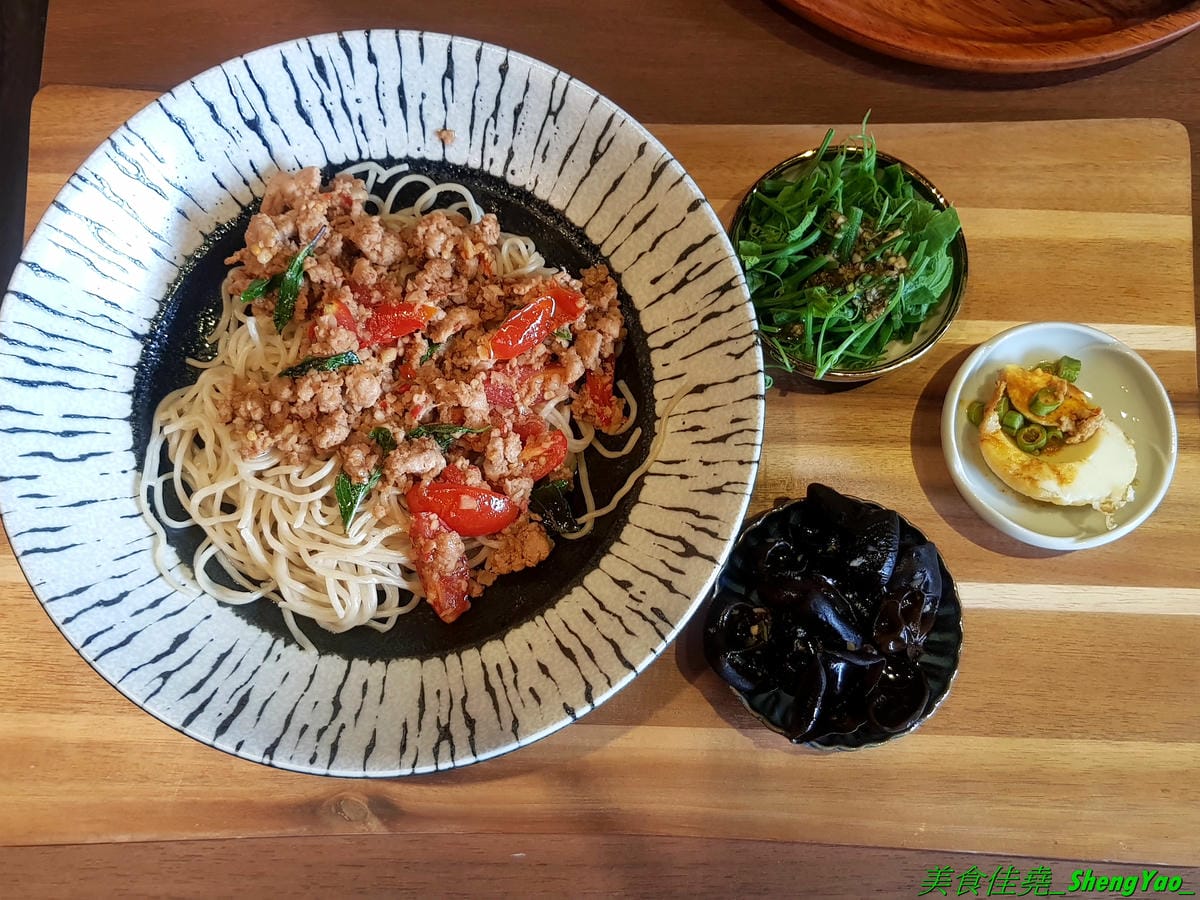 [台中西屯]大城享泰食 中科店 – 北屯人氣泰式料理餐廳在中科商圈也有分店了,餐點不只有單點、合菜,還有多種個人套餐,價位不貴,一個人來吃也很OK,口味不錯,廚師據說是從瓦城出來的。試營運