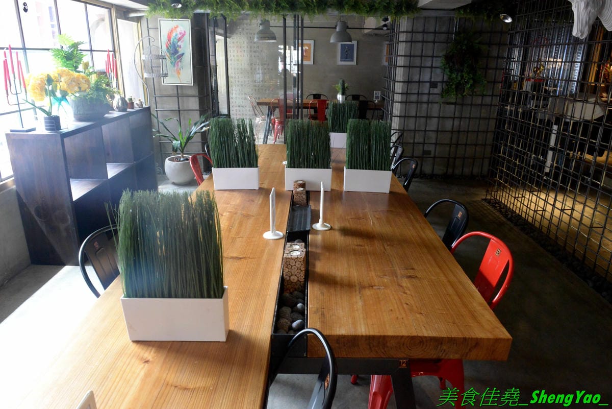 [台中西屯]春三朝午TreeSun – 逢甲附近名不虛傳的超人氣早午餐,結合工業風與網美風的超美裝潢,店內店外都好拍,用餐空間寬敞,不管是情侶約會或是多人聚餐都適合,餐點好吃夠水準,份量也很充足