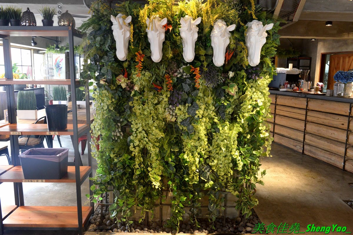 [台中西屯]春三朝午TreeSun – 逢甲附近名不虛傳的超人氣早午餐,結合工業風與網美風的超美裝潢,店內店外都好拍,用餐空間寬敞,不管是情侶約會或是多人聚餐都適合,餐點好吃夠水準,份量也很充足