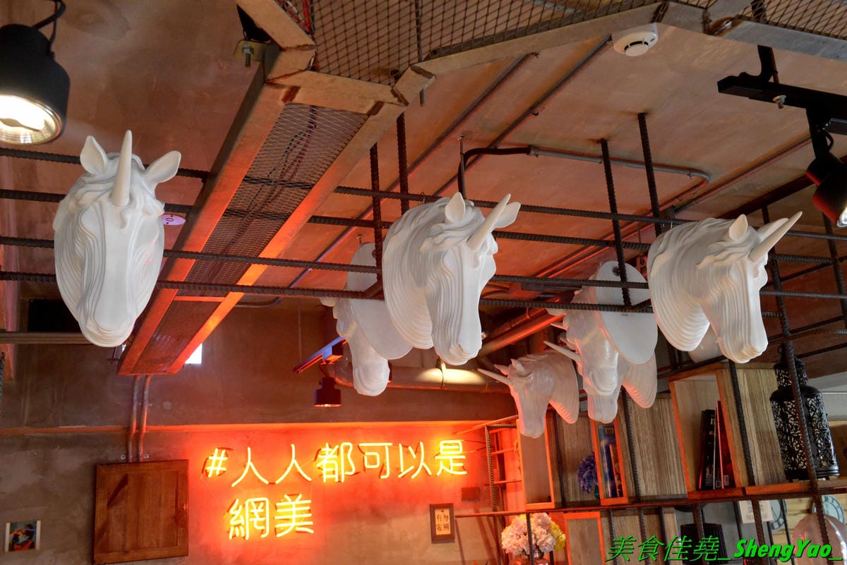 [台中西屯]春三朝午TreeSun – 逢甲附近名不虛傳的超人氣早午餐,結合工業風與網美風的超美裝潢,店內店外都好拍,用餐空間寬敞,不管是情侶約會或是多人聚餐都適合,餐點好吃夠水準,份量也很充足