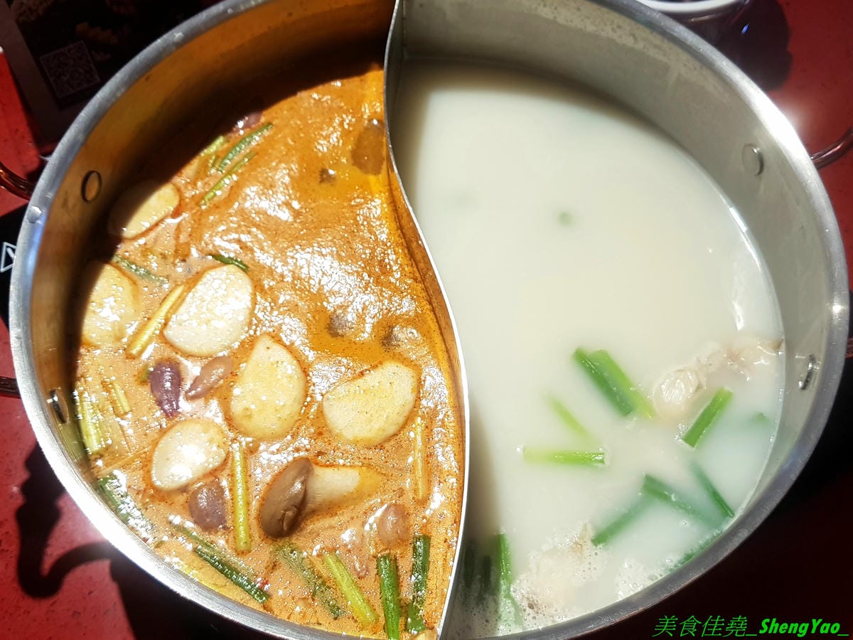 [台中南屯]Thai J 鍋物 – Thai J的新品牌鍋物餐廳,店內裝潢設計超炫,有彷彿走進愛麗絲夢遊仙境的童話王國般奇幻感覺,鍋物很有特色,肉類海鮮品質都不錯,9/12前試賣期間有8折優惠(飲料不算),另外