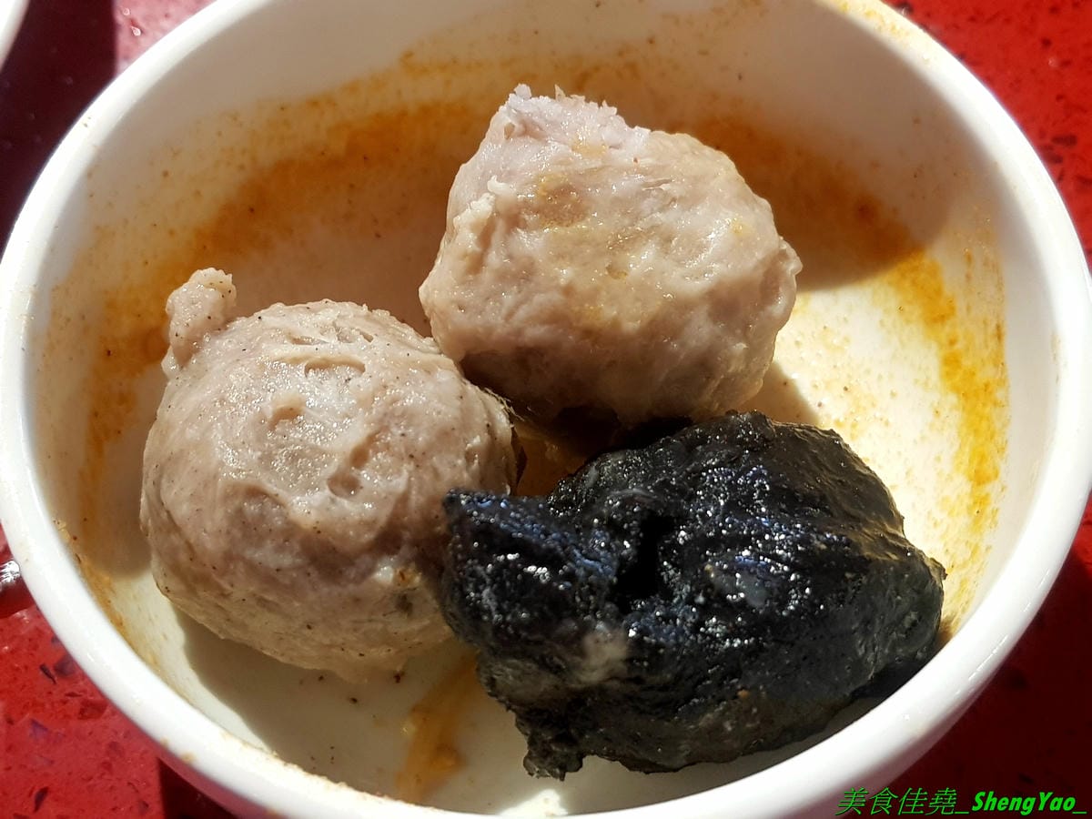 [台中南屯]Thai J 鍋物 – Thai J的新品牌鍋物餐廳,店內裝潢設計超炫,有彷彿走進愛麗絲夢遊仙境的童話王國般奇幻感覺,鍋物很有特色,肉類海鮮品質都不錯,9/12前試賣期間有8折優惠(飲料不算),另外
