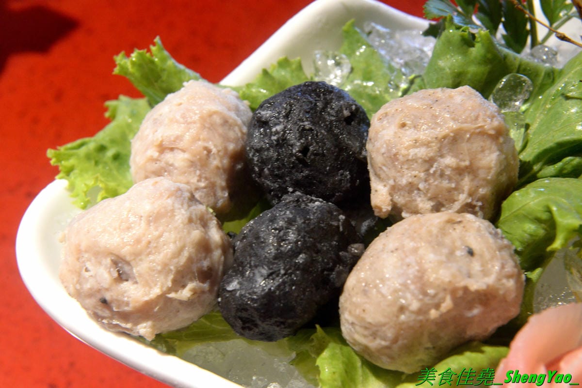 [台中南屯]Thai J 鍋物 – Thai J的新品牌鍋物餐廳,店內裝潢設計超炫,有彷彿走進愛麗絲夢遊仙境的童話王國般奇幻感覺,鍋物很有特色,肉類海鮮品質都不錯,9/12前試賣期間有8折優惠(飲料不算),另外