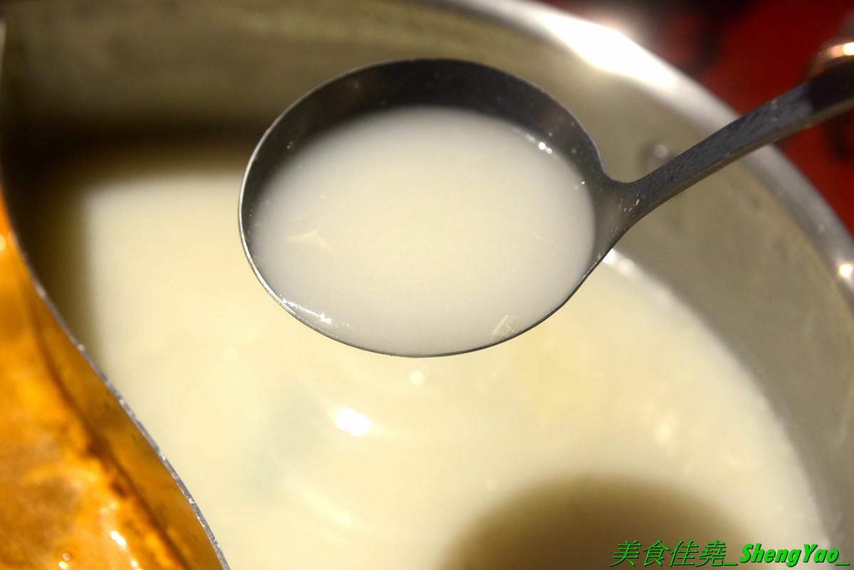 [台中南屯]Thai J 鍋物 – Thai J的新品牌鍋物餐廳,店內裝潢設計超炫,有彷彿走進愛麗絲夢遊仙境的童話王國般奇幻感覺,鍋物很有特色,肉類海鮮品質都不錯,9/12前試賣期間有8折優惠(飲料不算),另外