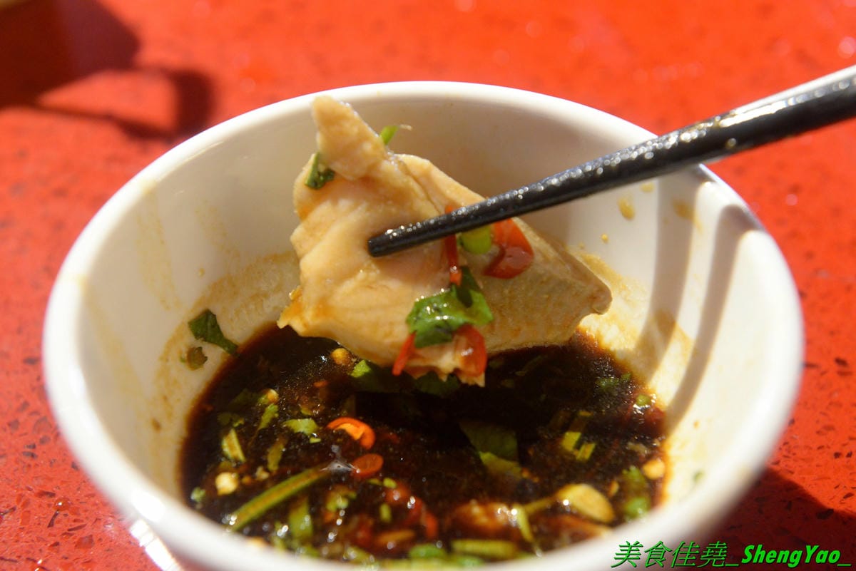 [台中南屯]Thai J 鍋物 – Thai J的新品牌鍋物餐廳,店內裝潢設計超炫,有彷彿走進愛麗絲夢遊仙境的童話王國般奇幻感覺,鍋物很有特色,肉類海鮮品質都不錯,9/12前試賣期間有8折優惠(飲料不算),另外