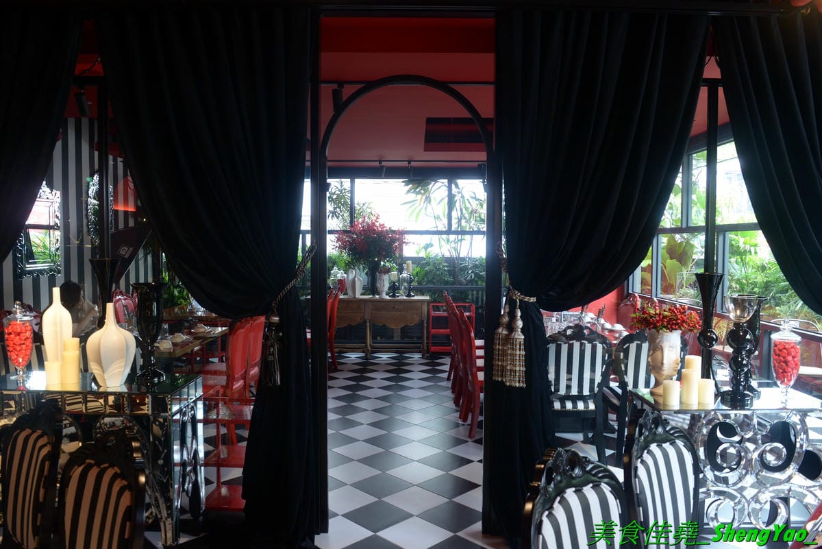 [台中南屯]Thai J 鍋物 – Thai J的新品牌鍋物餐廳,店內裝潢設計超炫,有彷彿走進愛麗絲夢遊仙境的童話王國般奇幻感覺,鍋物很有特色,肉類海鮮品質都不錯,9/12前試賣期間有8折優惠(飲料不算),另外