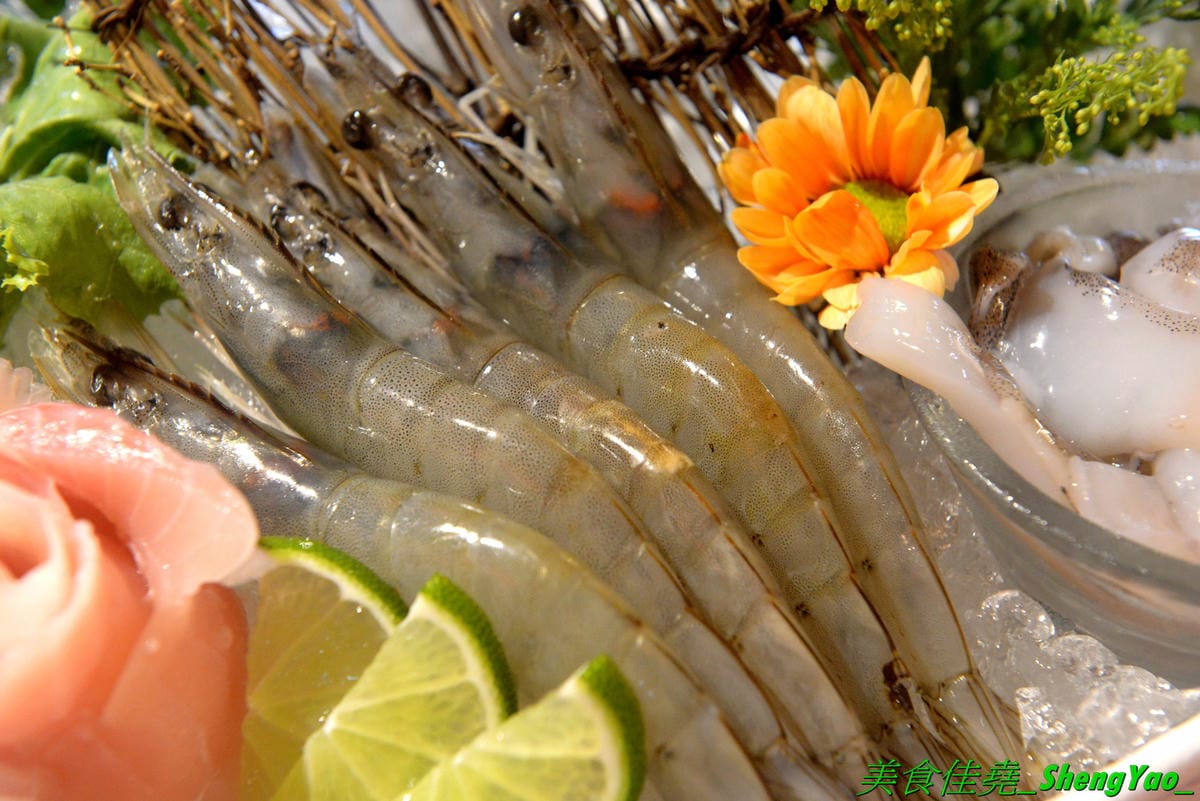 [台中南屯]Thai J 鍋物 – Thai J的新品牌鍋物餐廳,店內裝潢設計超炫,有彷彿走進愛麗絲夢遊仙境的童話王國般奇幻感覺,鍋物很有特色,肉類海鮮品質都不錯,9/12前試賣期間有8折優惠(飲料不算),另外