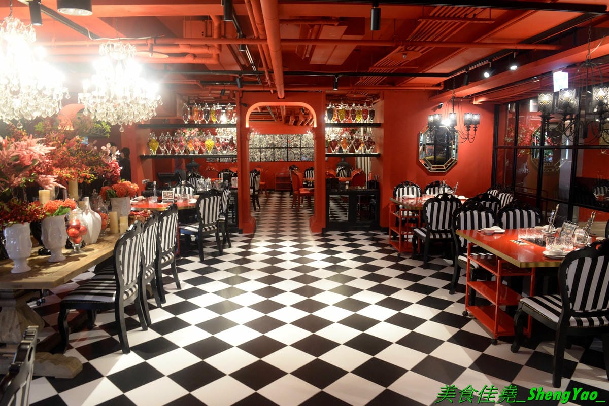 [台中南屯]Thai J 鍋物 – Thai J的新品牌鍋物餐廳,店內裝潢設計超炫,有彷彿走進愛麗絲夢遊仙境的童話王國般奇幻感覺,鍋物很有特色,肉類海鮮品質都不錯,9/12前試賣期間有8折優惠(飲料不算),另外