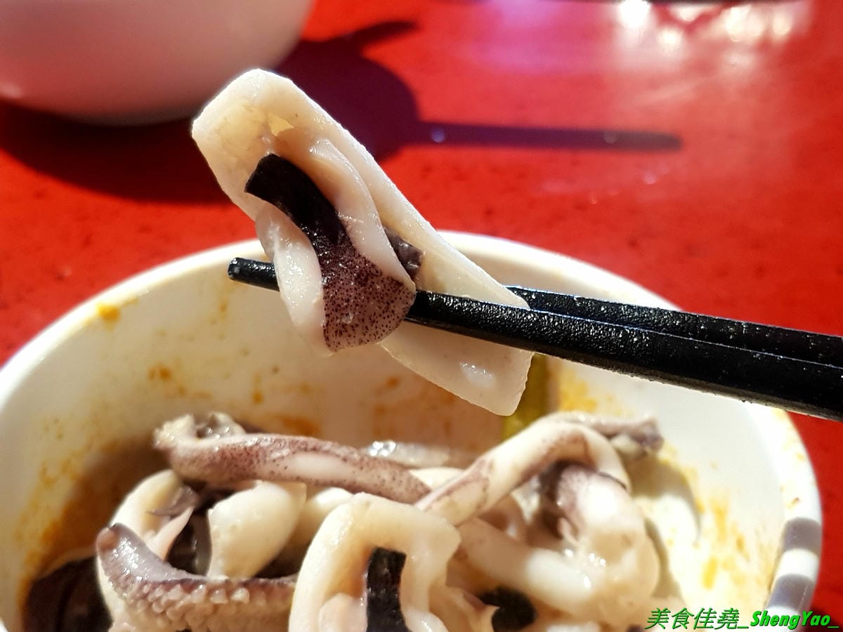 [台中南屯]Thai J 鍋物 – Thai J的新品牌鍋物餐廳,店內裝潢設計超炫,有彷彿走進愛麗絲夢遊仙境的童話王國般奇幻感覺,鍋物很有特色,肉類海鮮品質都不錯,9/12前試賣期間有8折優惠(飲料不算),另外