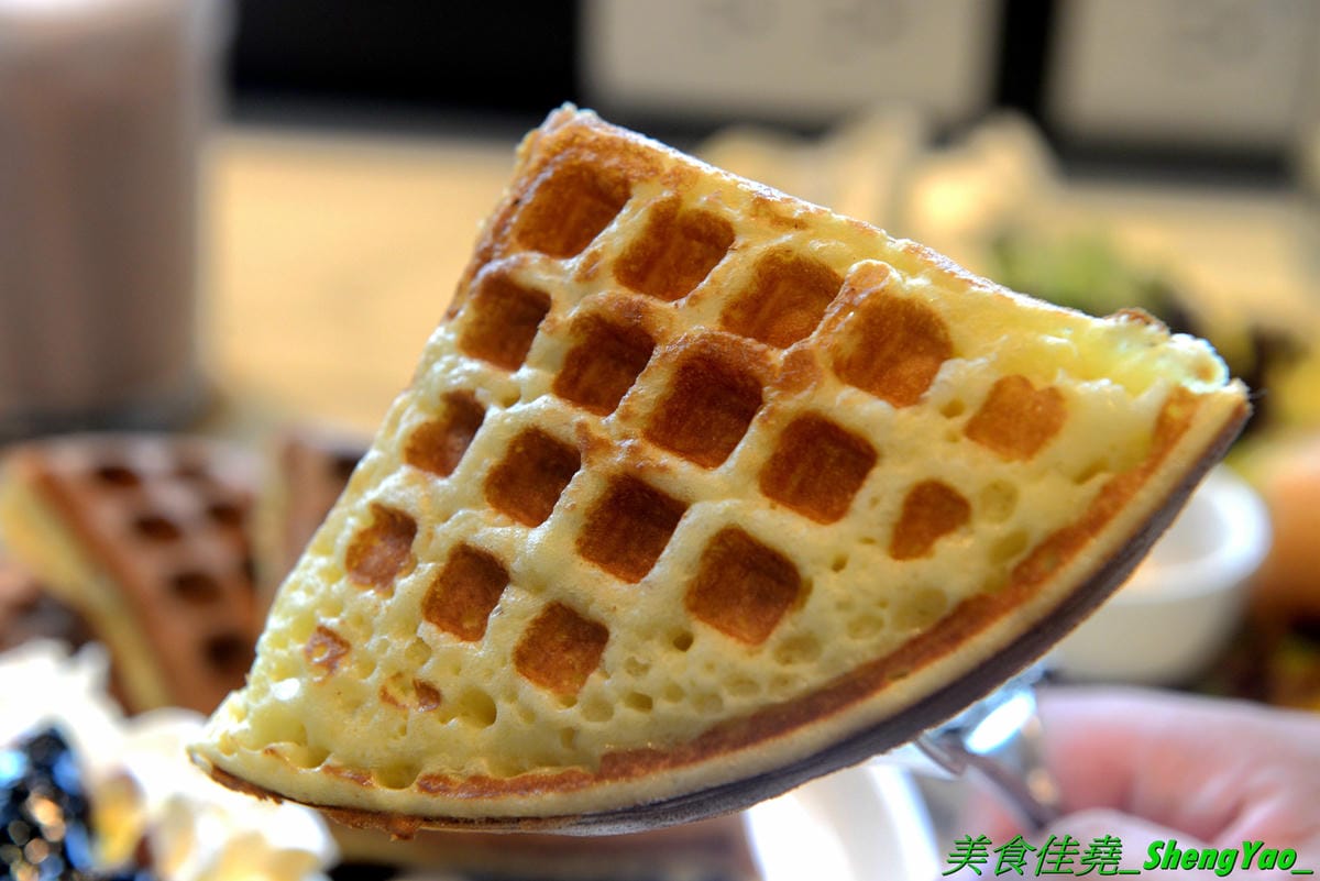 [台中西區]咖啡弄 – 台北知名鬆餅咖啡店終於來台中開分店了,餐點平價大份量,草莓冰淇淋鬆餅據說是招牌,口味看個人。(已歇業)