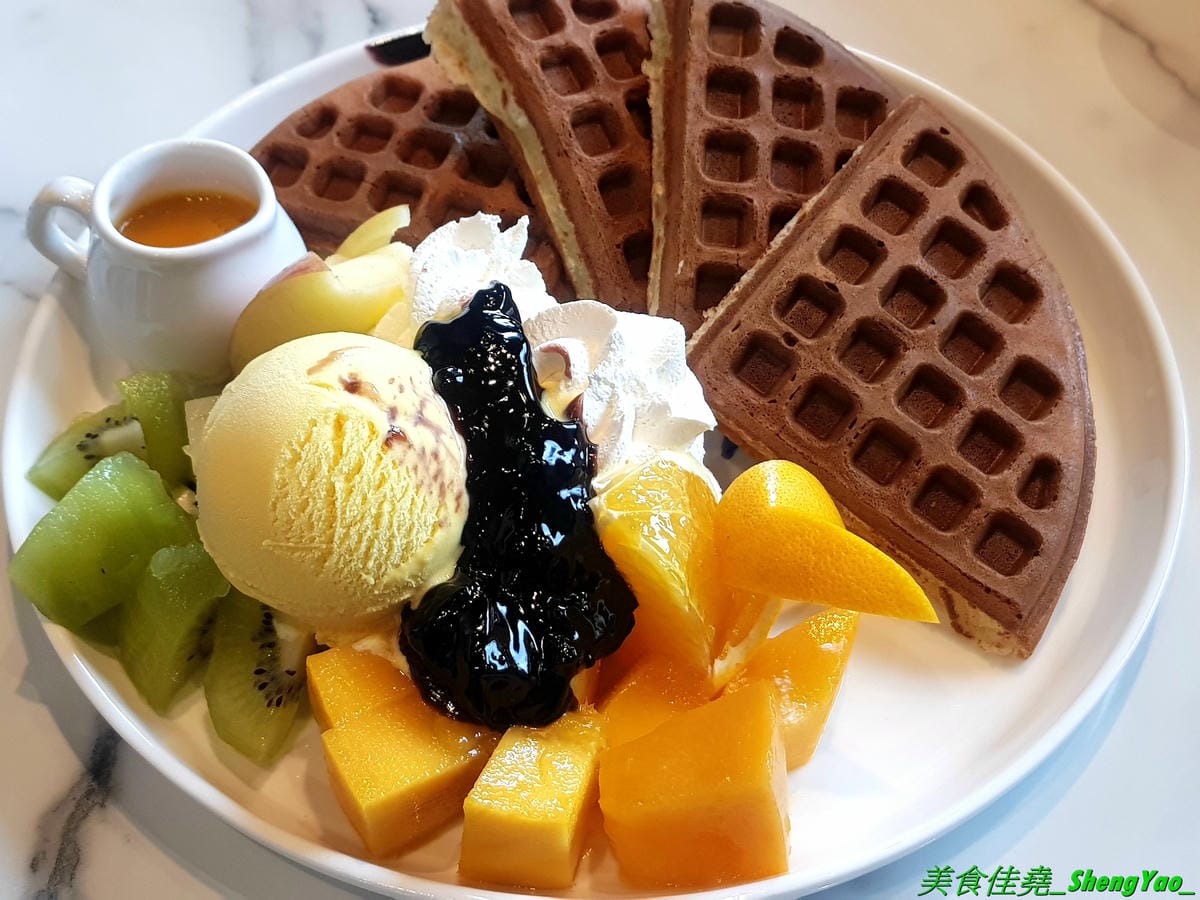 [台中西區]咖啡弄 – 台北知名鬆餅咖啡店終於來台中開分店了,餐點平價大份量,草莓冰淇淋鬆餅據說是招牌,口味看個人。(已歇業)