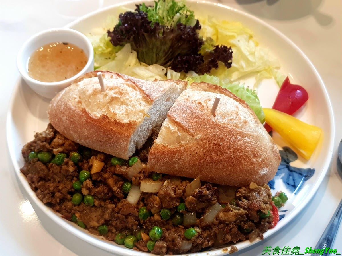 [台中西區]咖啡弄 – 台北知名鬆餅咖啡店終於來台中開分店了,餐點平價大份量,草莓冰淇淋鬆餅據說是招牌,口味看個人。(已歇業)