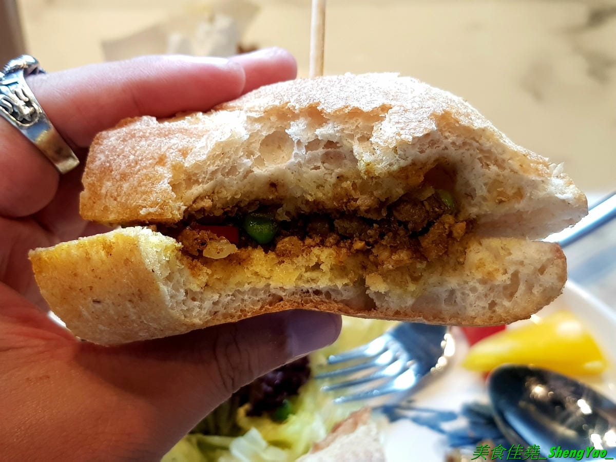 [台中西區]咖啡弄 – 台北知名鬆餅咖啡店終於來台中開分店了,餐點平價大份量,草莓冰淇淋鬆餅據說是招牌,口味看個人。(已歇業)