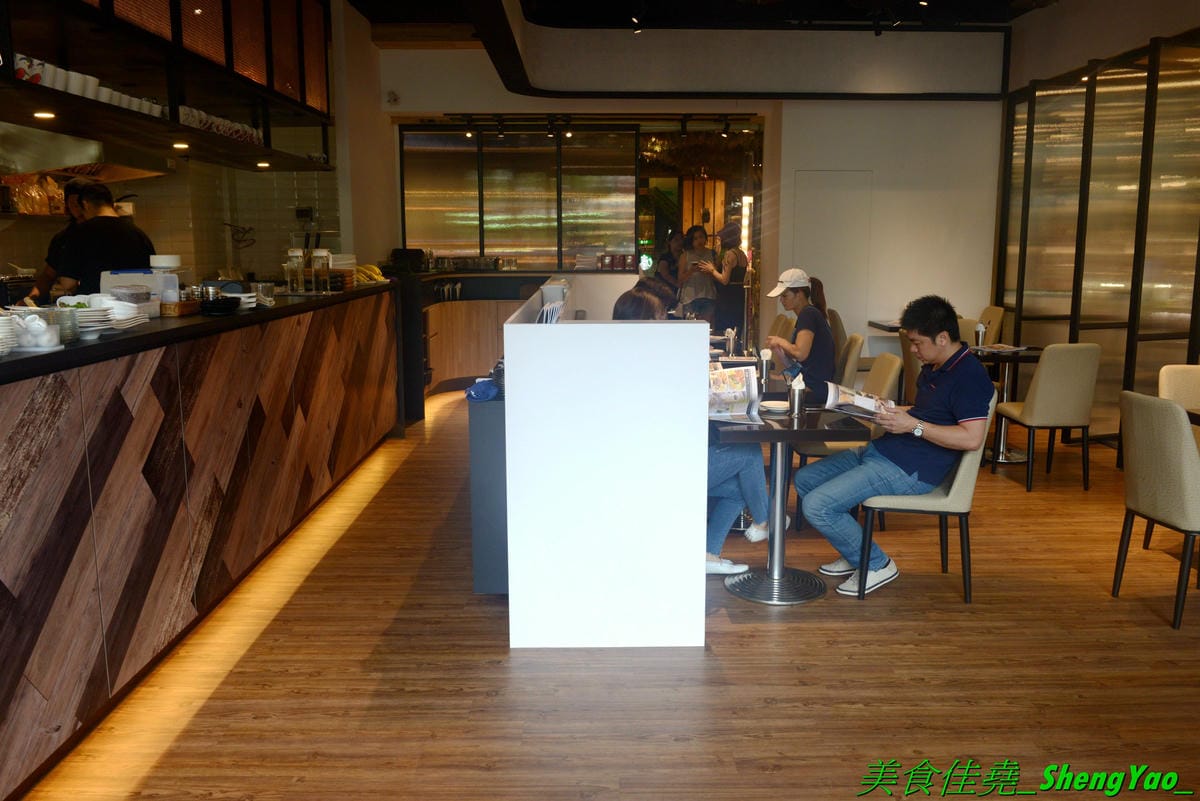 [台中西區]咖啡弄 – 台北知名鬆餅咖啡店終於來台中開分店了,餐點平價大份量,草莓冰淇淋鬆餅據說是招牌,口味看個人。(已歇業)