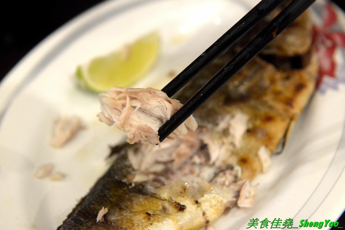 [台中北區]米噹泰式碳烤 台中店 – 花蓮必吃排隊美食名店在台中也有分店了,可以同時吃到道地口味的泰式料理以及真功夫的碳烤,食材講究,漁獲來自花東新鮮直送,價格平實、東西好吃,聚餐小酌